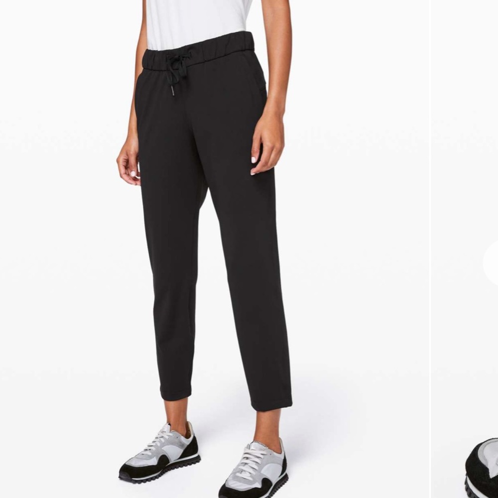 Lululemon On the Fly Woven 7/8 pants